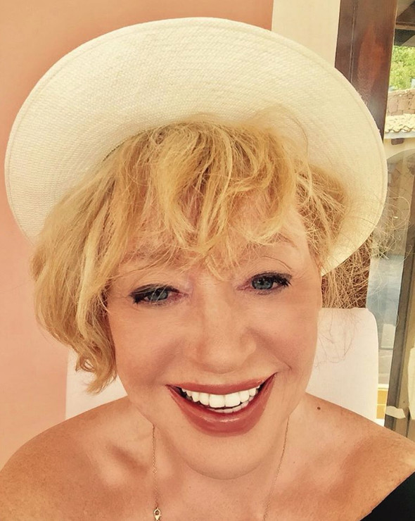 S Dnem Rozhdeniya Primadonna Vestnik Kipra