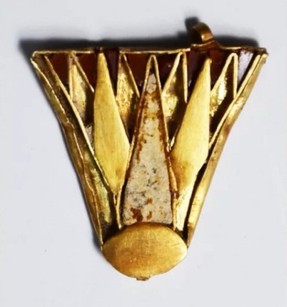 медальон нефертити ларнака sigmalive 
