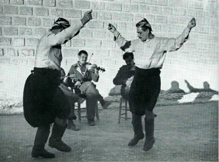 Traditional cypiot dancing cm