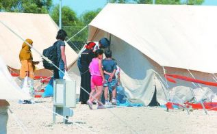 Сирийские беженцы разместились во временном лагере в Никосии