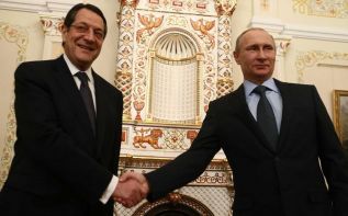 Анастасиадис поздравил Путина с победой