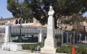 Памятник архиепископу Киприану рядом с архиепископством в Никосии, фото cyprus-mail.com